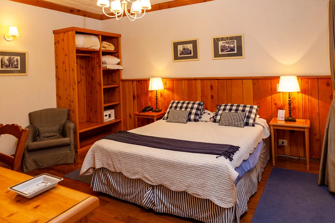 Acomodação com decoração de casa de campo